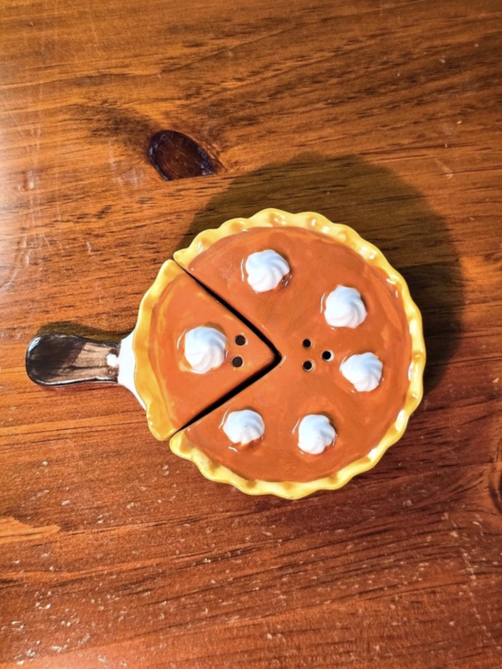 Cracker Barrel Harvest Collection Pumpkin Pie Salt and Pepper Shaker Set